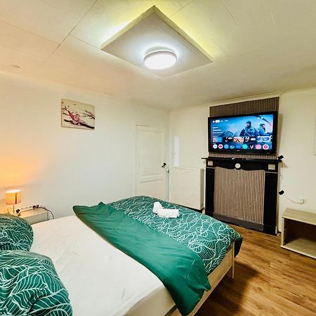 Cozy&Calm Room With Ensuite Heers Esterno foto