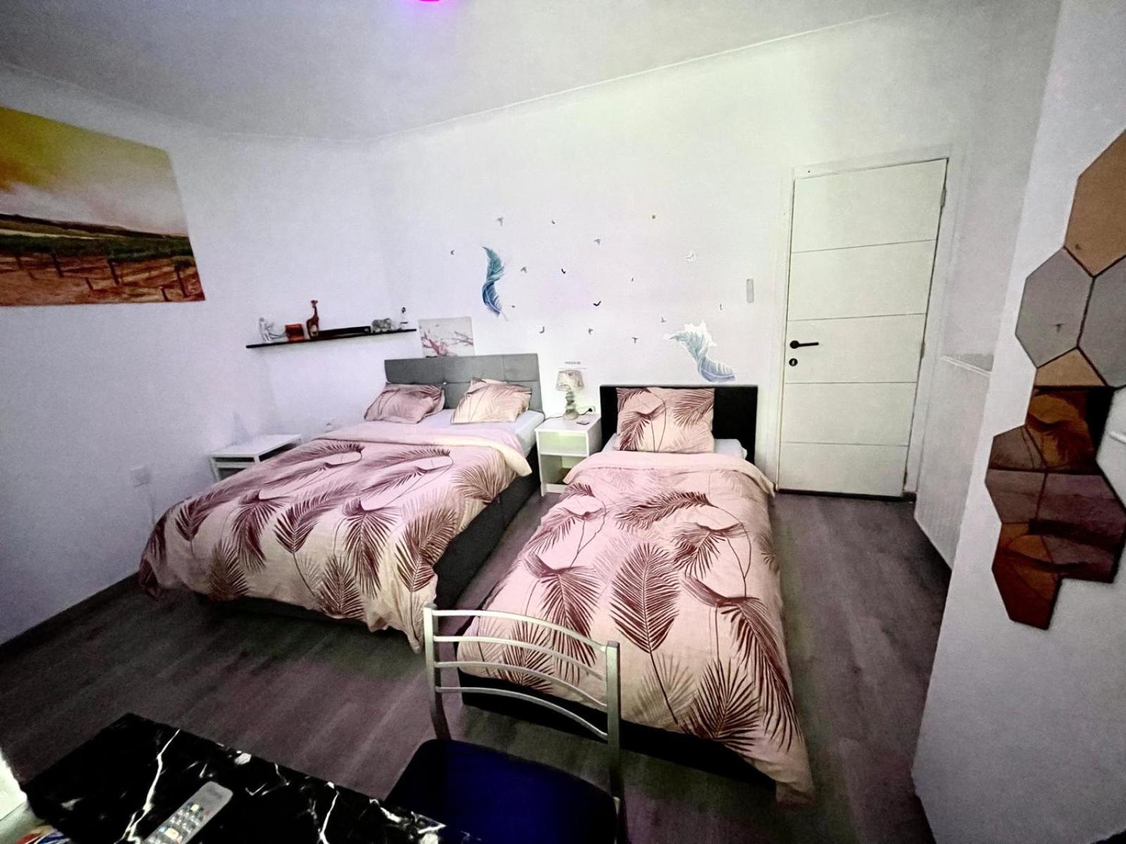 Cozy&Calm Room With Ensuite Heers Esterno foto