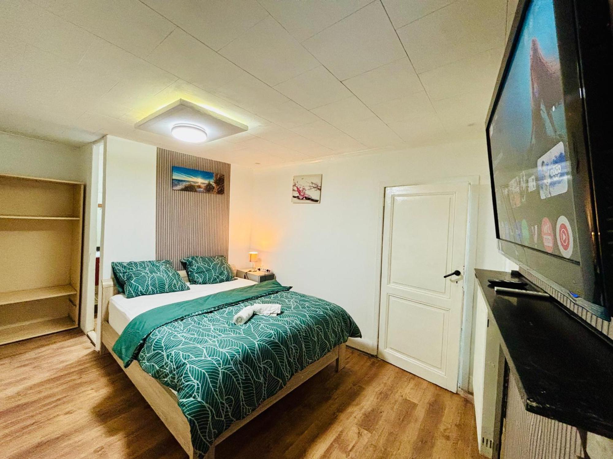 Cozy&Calm Room With Ensuite Heers Esterno foto