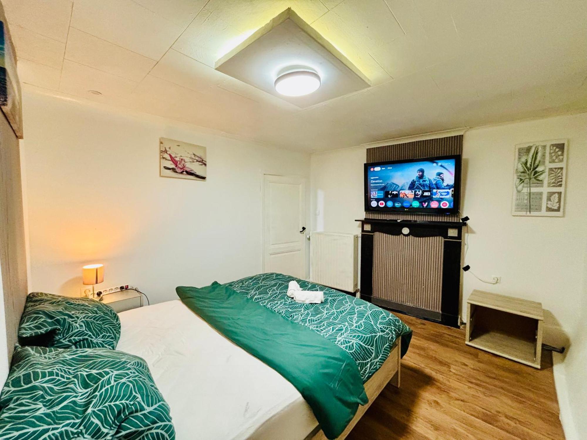 Cozy&Calm Room With Ensuite Heers Esterno foto